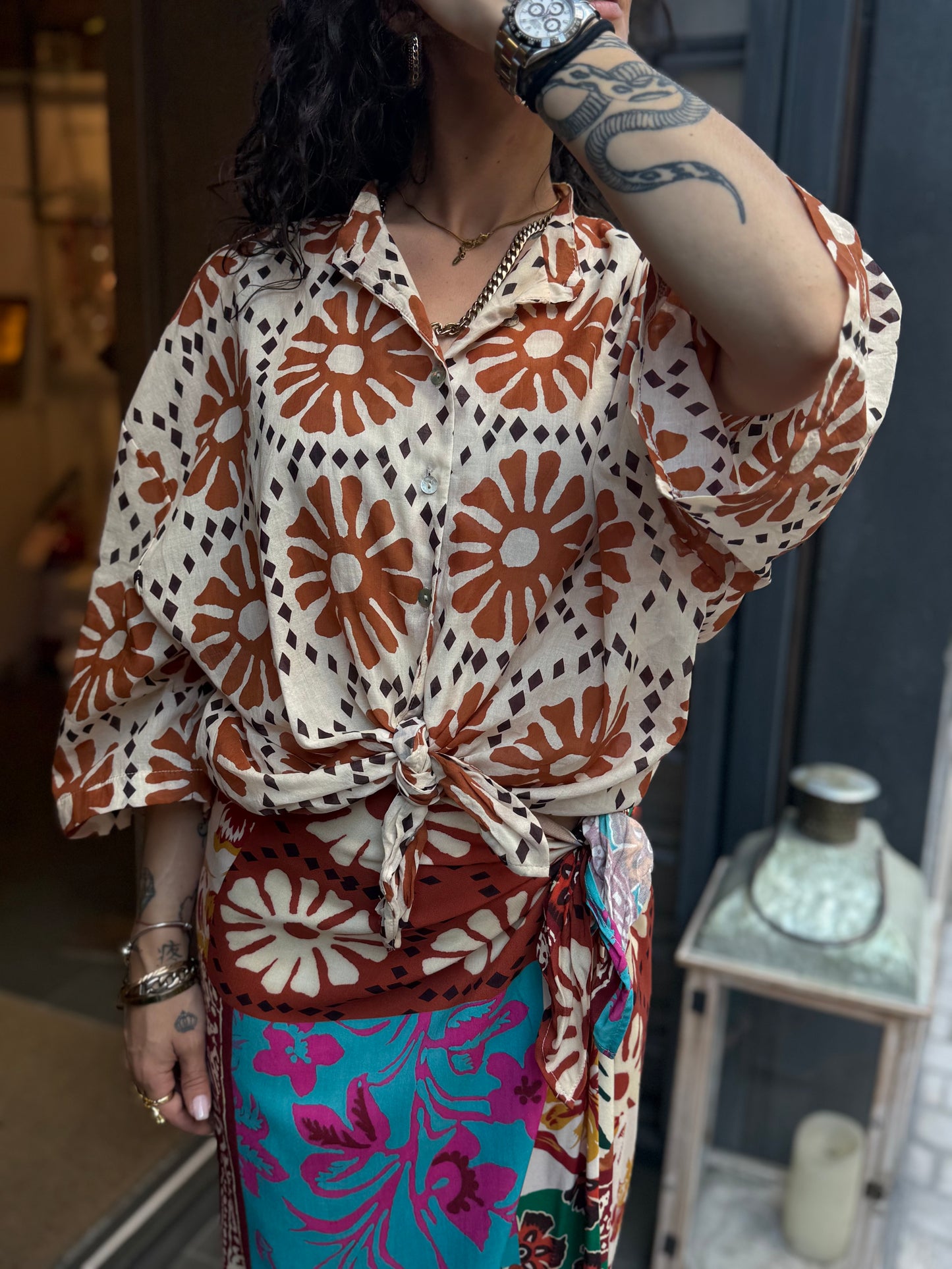 Tensione in camicia fantasia fiore MATTONE