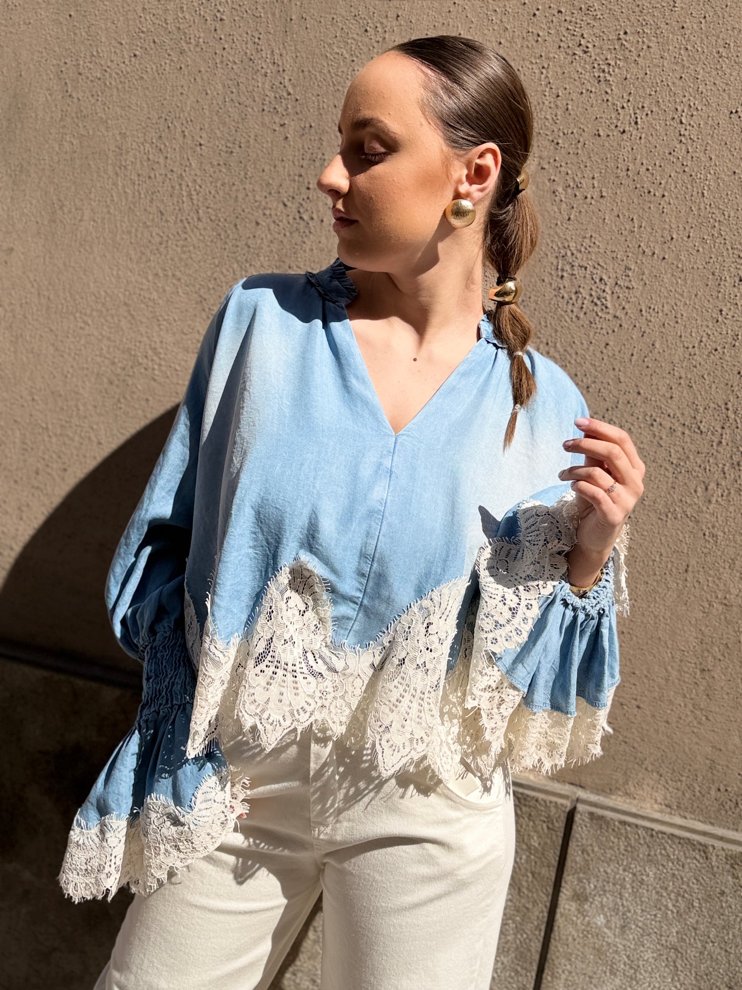Tensione in Blusa in denim con pizzo