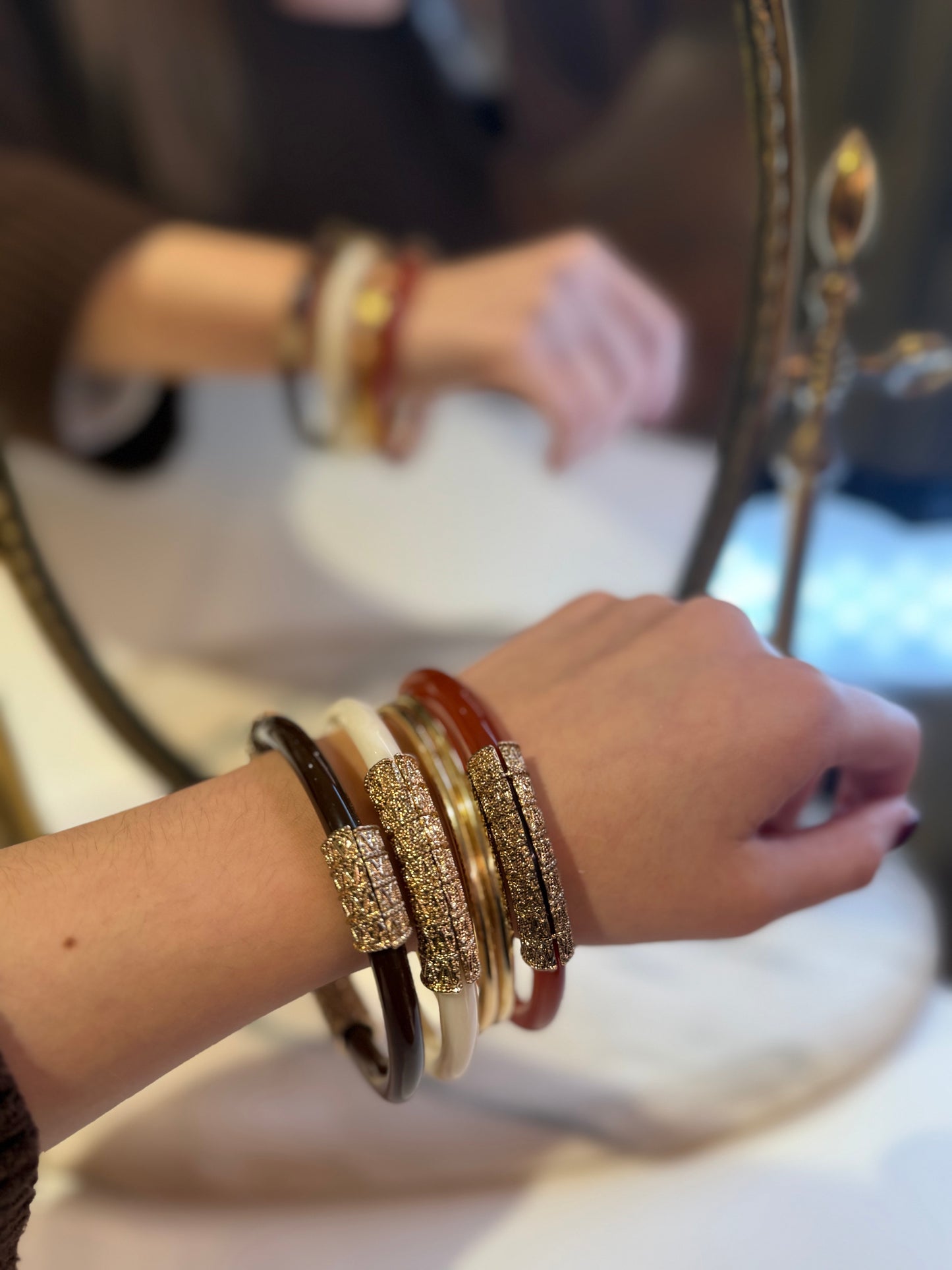 Set bracciali a cerchio rigidi con definiture ORO