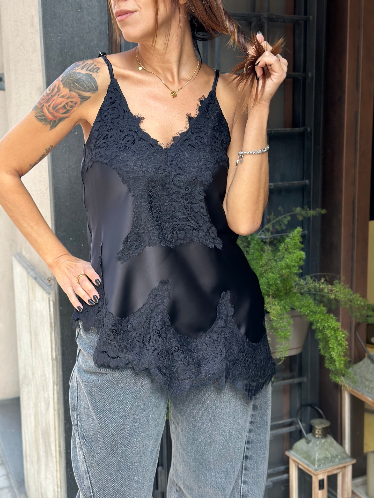 Tensione In Top pizzo onde NERO