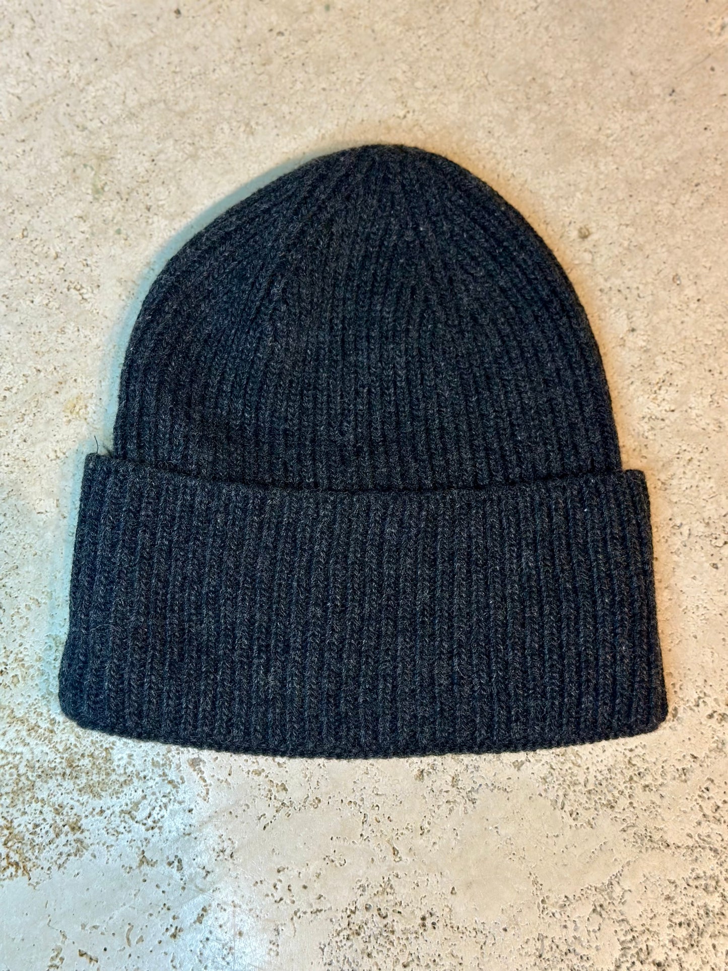 Cuffia a costine in misto cashmere