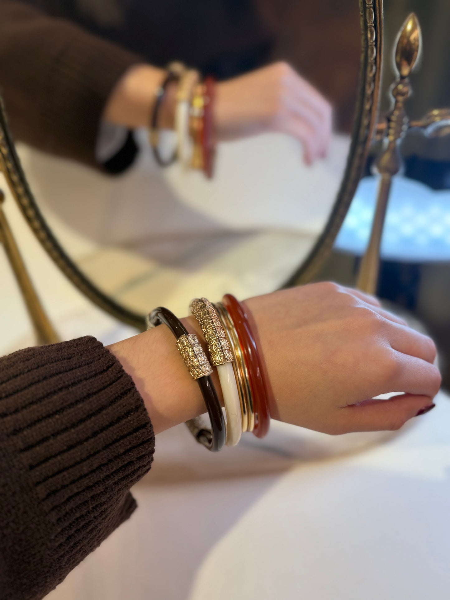 Set bracciali a cerchio rigidi con definiture ORO