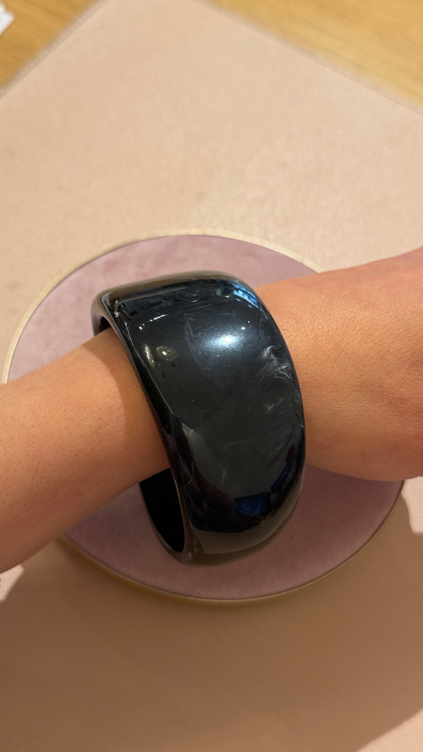 Bracciale rigido in resina Nero