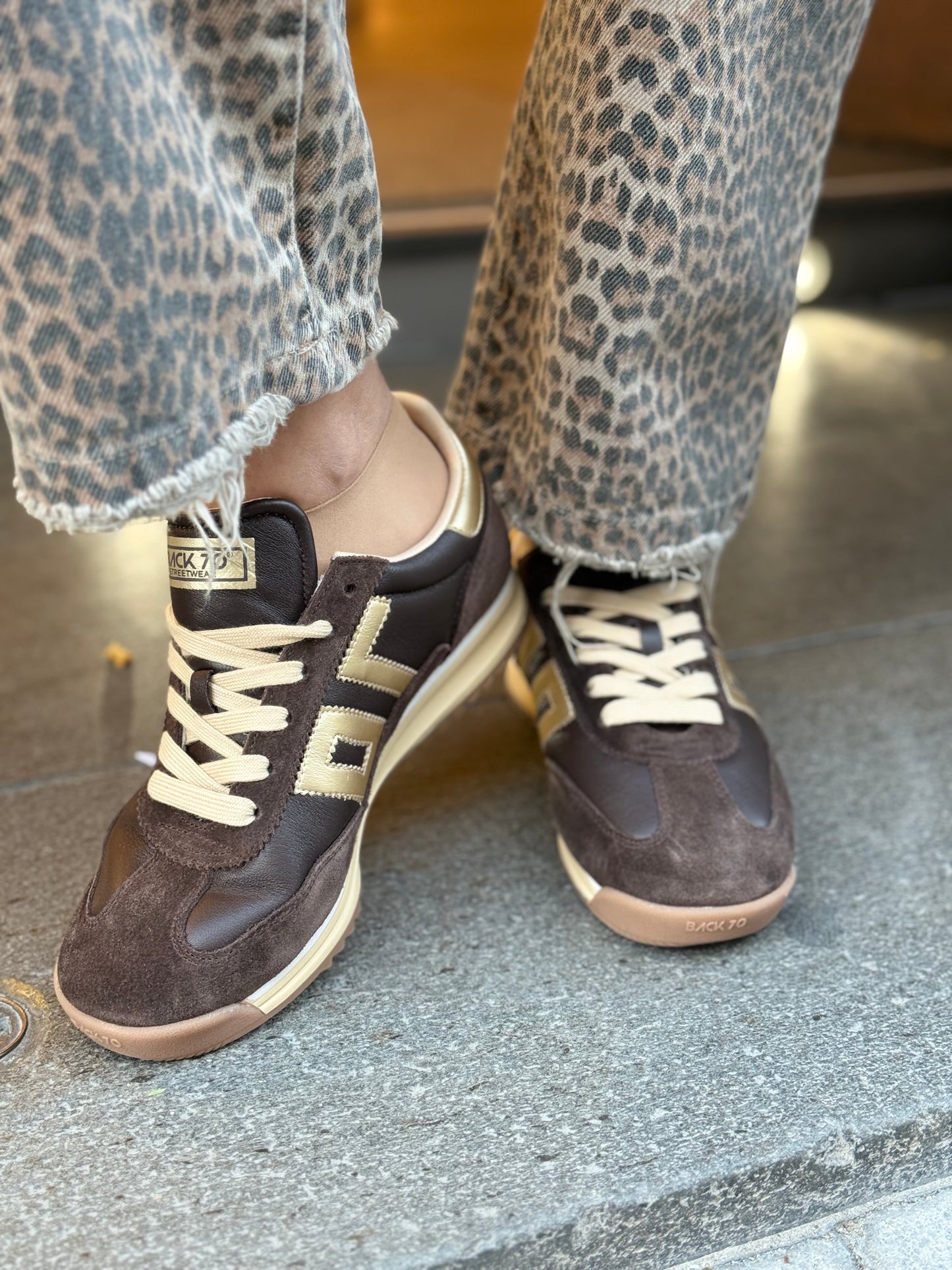 Back70 JOGGER NAPPA SPONGE COFFEE SUEDE CAFFEE/GOLD