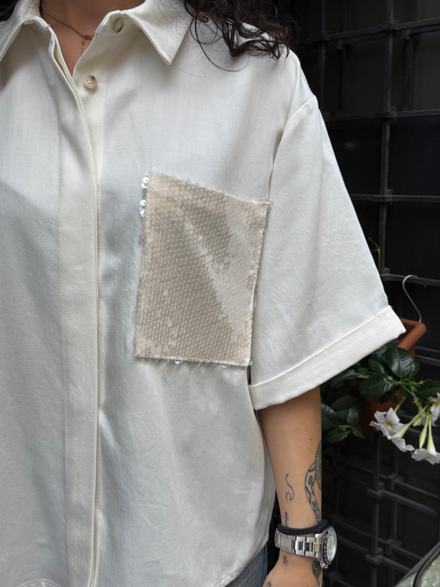Tensione in camicia manica corta taschino paillettes Panna