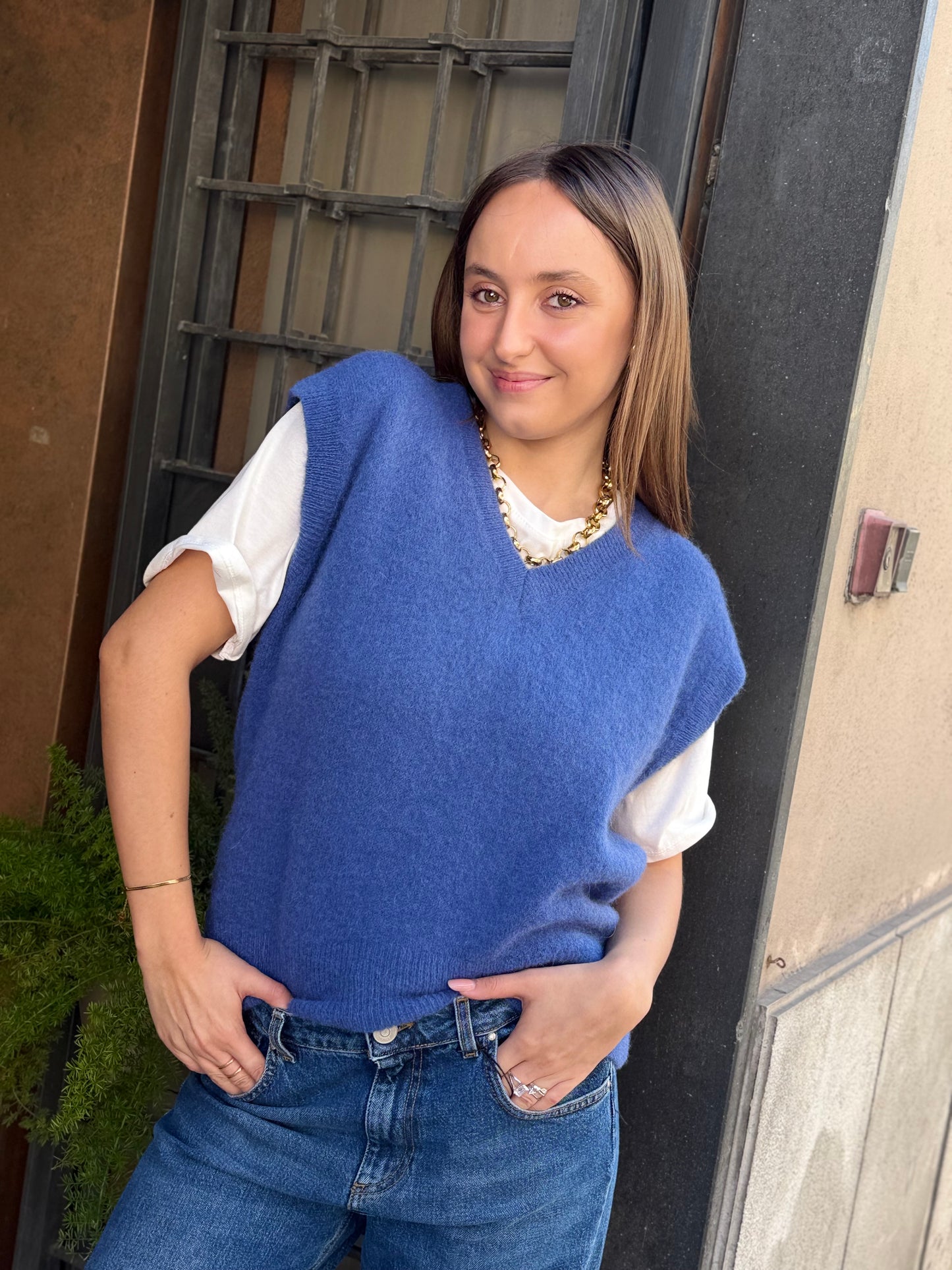 Maglia smanicata scollo a V AZZURRO