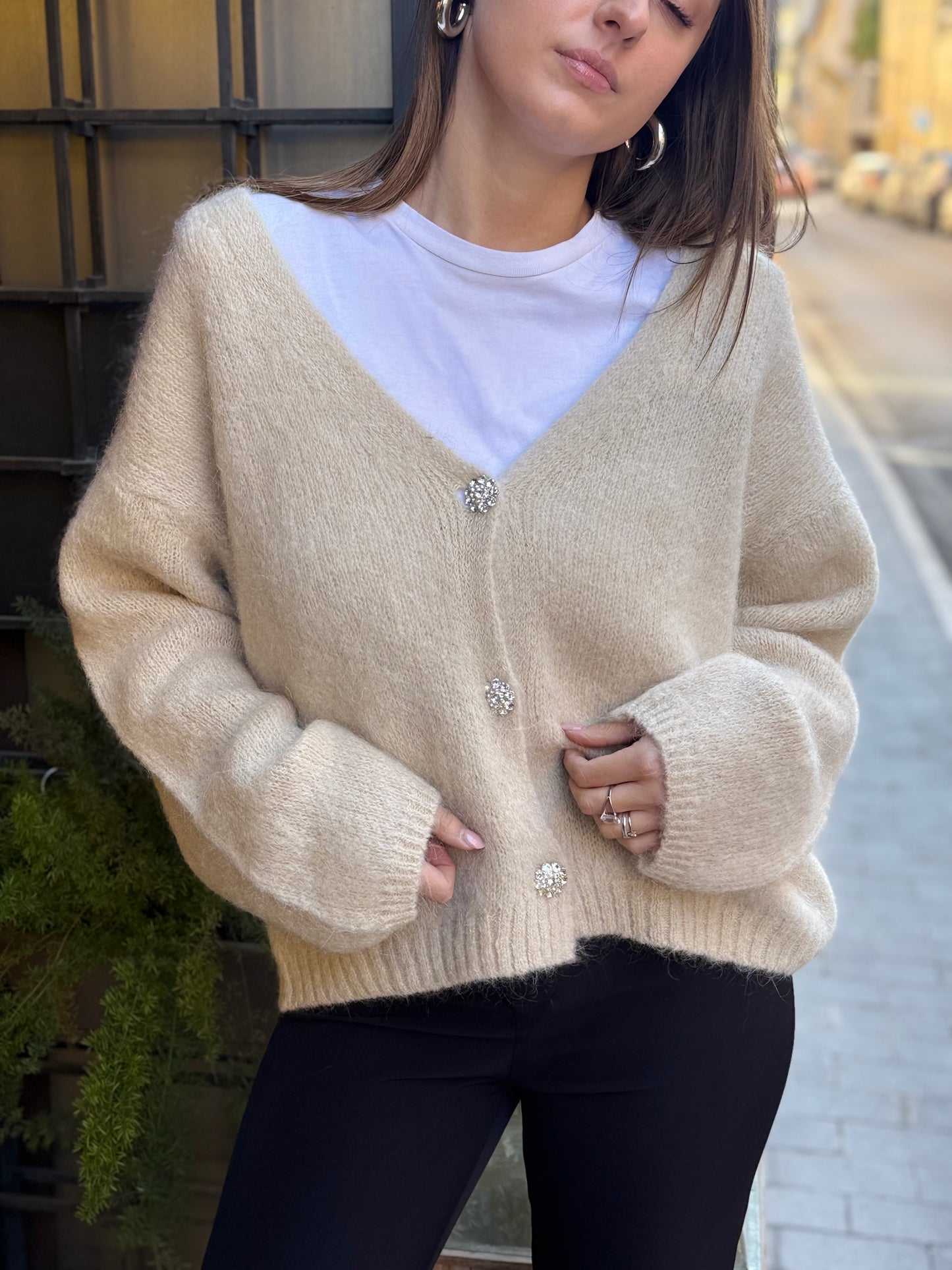 Cardigan ISABELLE scollo a V con bottoni gioiello BURRO