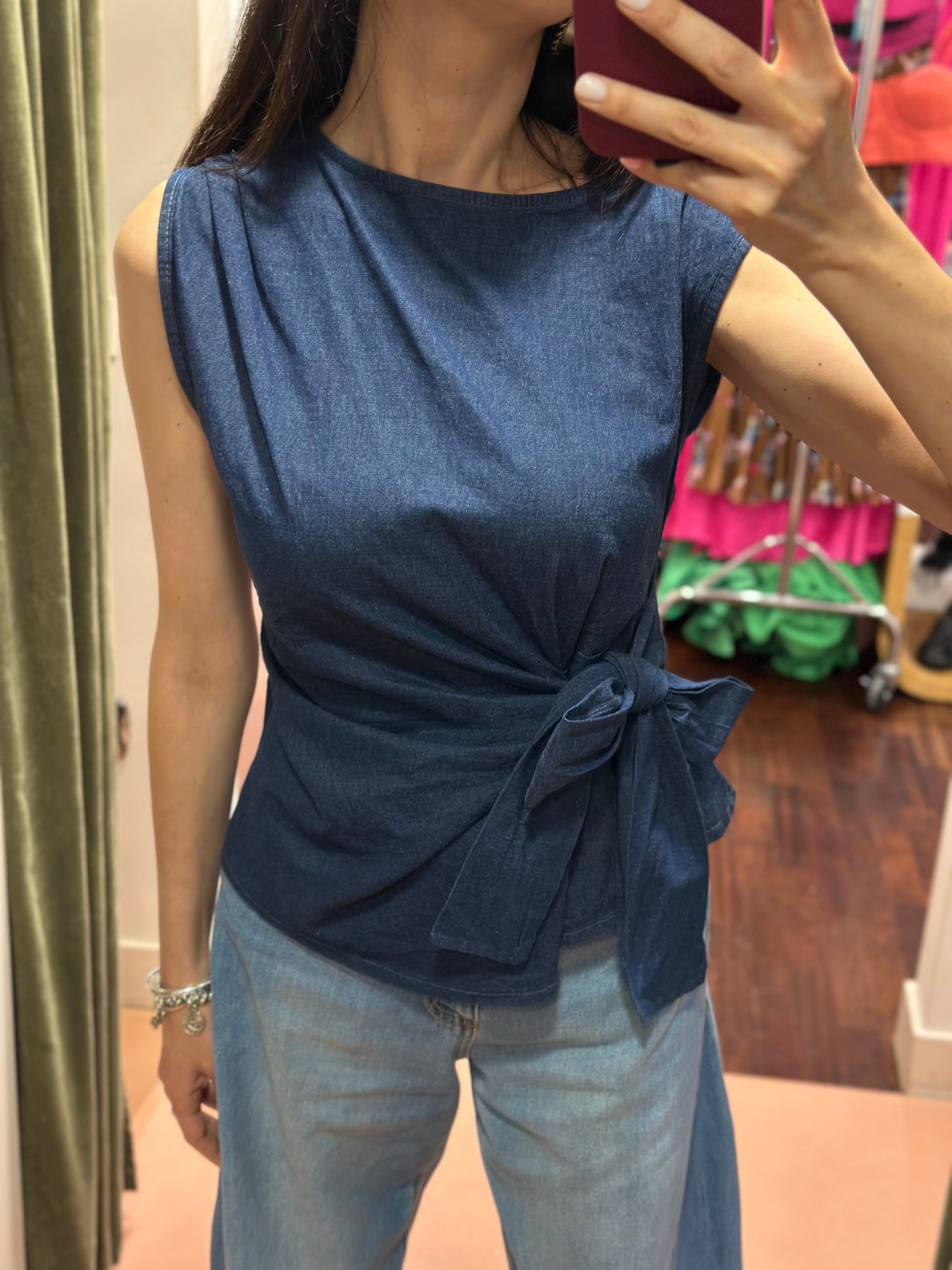 Top con fiocco laterale in denim chambray