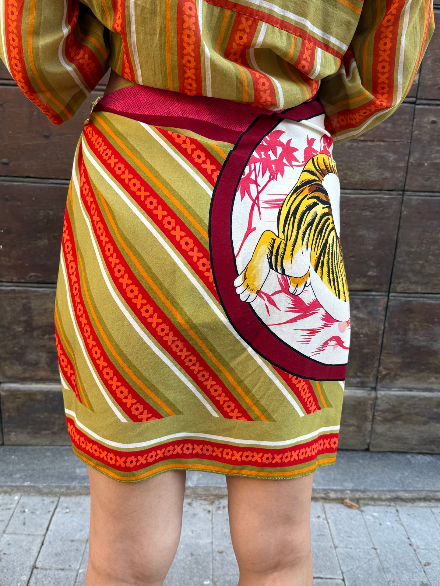 Tensione in gonna foulard corta TIGER