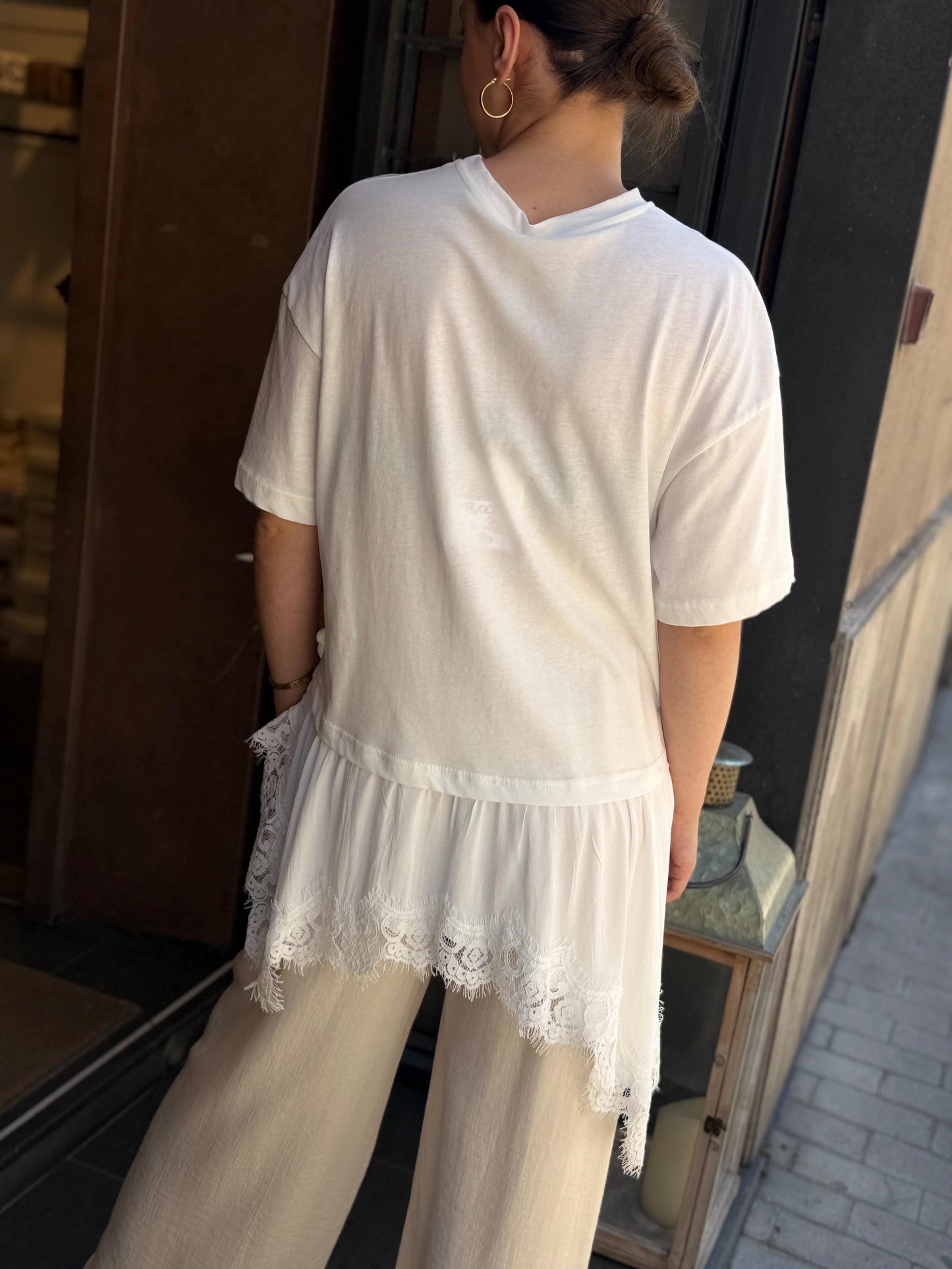 Tensione in T-shirt con pizzo Bianca