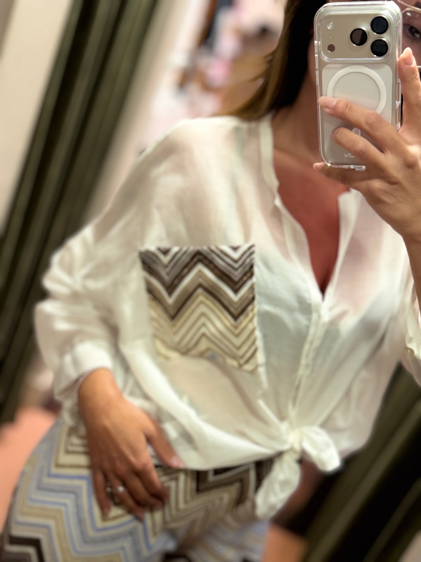 Tensione in Camicia bianca con taschino Zig zag