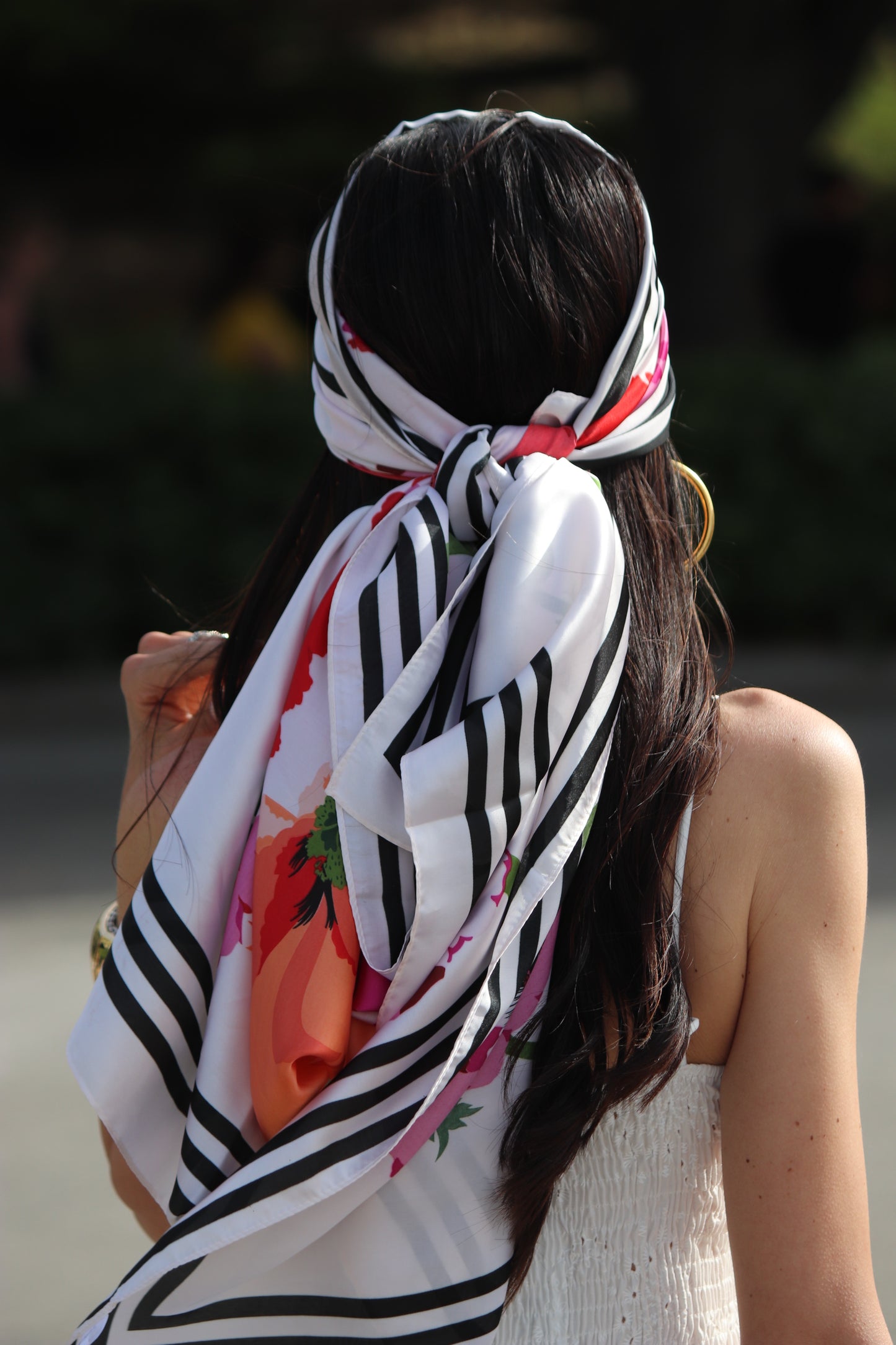 Stola con maxi fiori base BIANCO/ROSSO