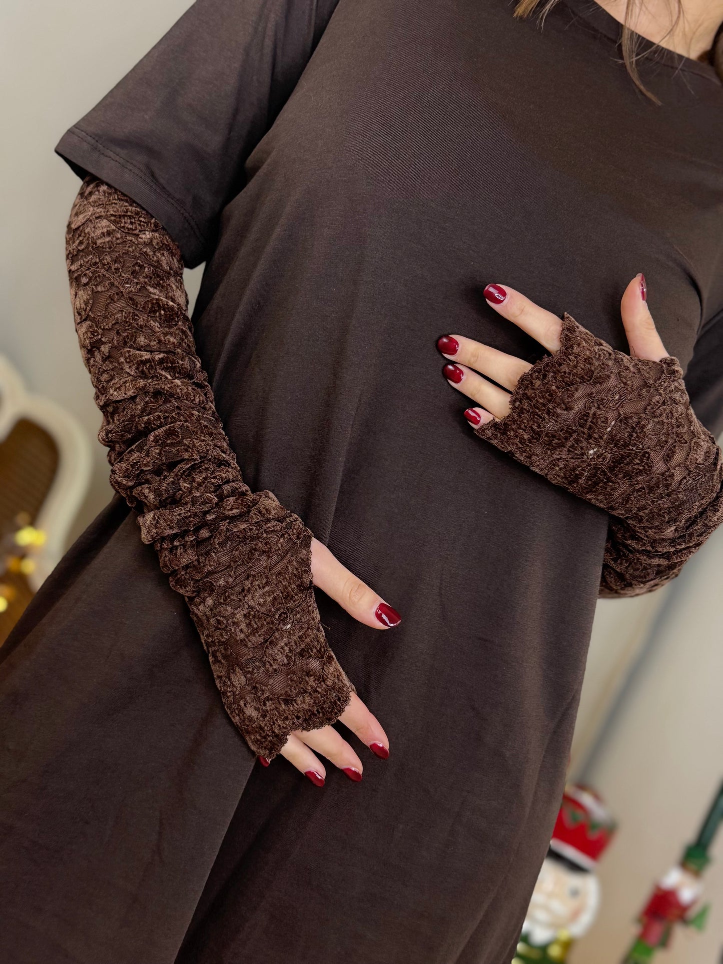 Tensione in Mini abito Jersey con manicotto in pizzo MORO