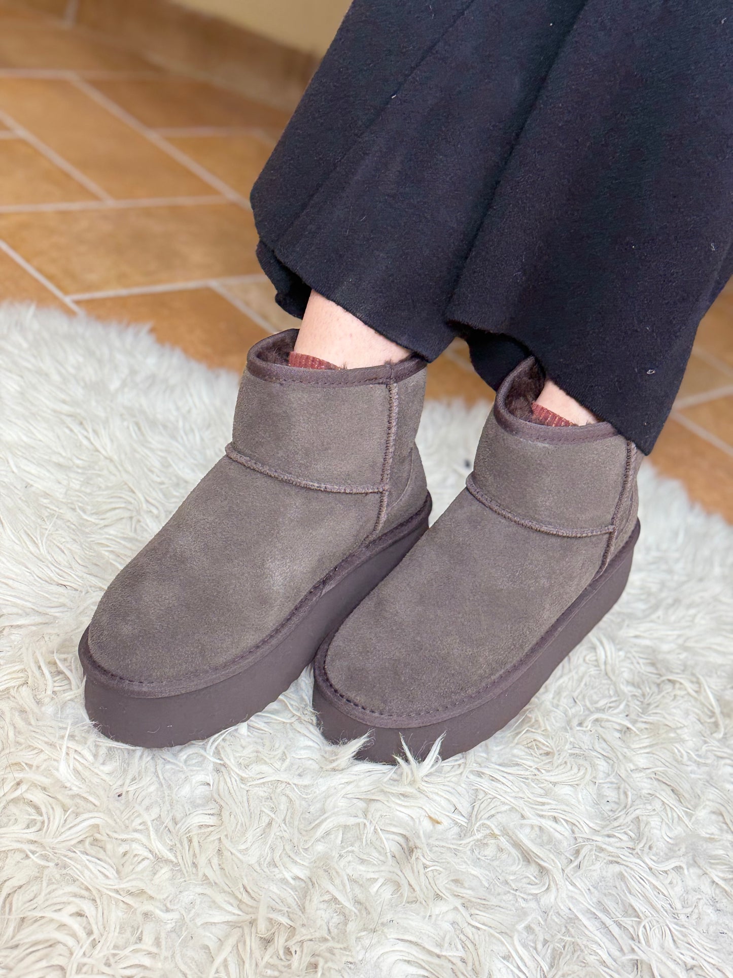 Ovyé stivaletto in camoscio MORO