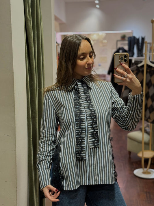 Camicia a righe con pizzo