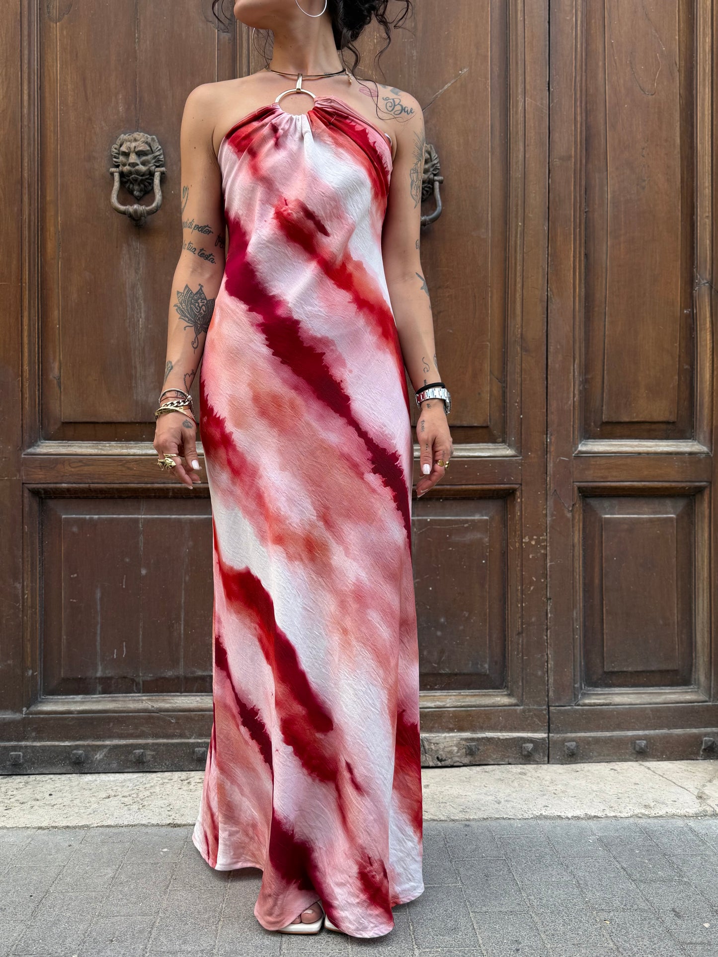 Haveone Abito Tie dye con collana dorata