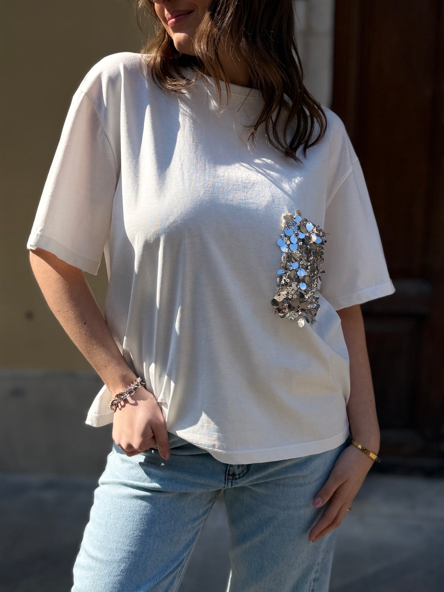 Tensione in T-shirt taschino paillettes