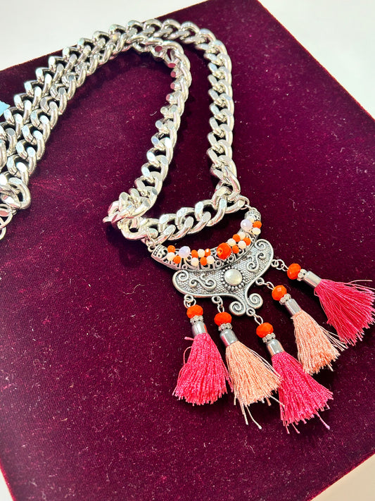 Collana con catena,perline e nappine bicolor