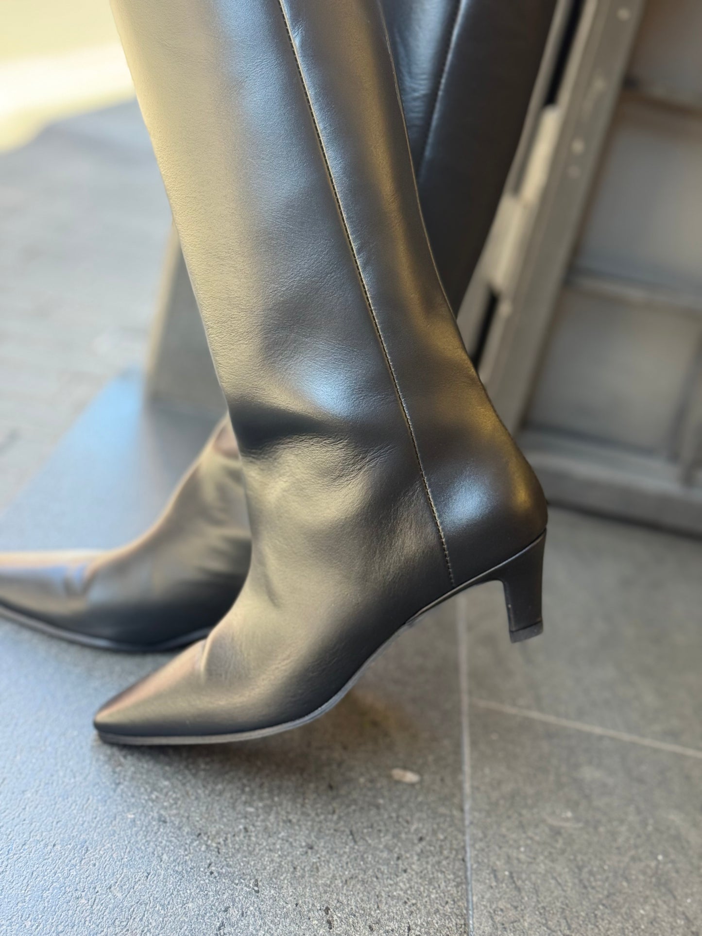 Bianca dì Stivale punta squadrata NERO