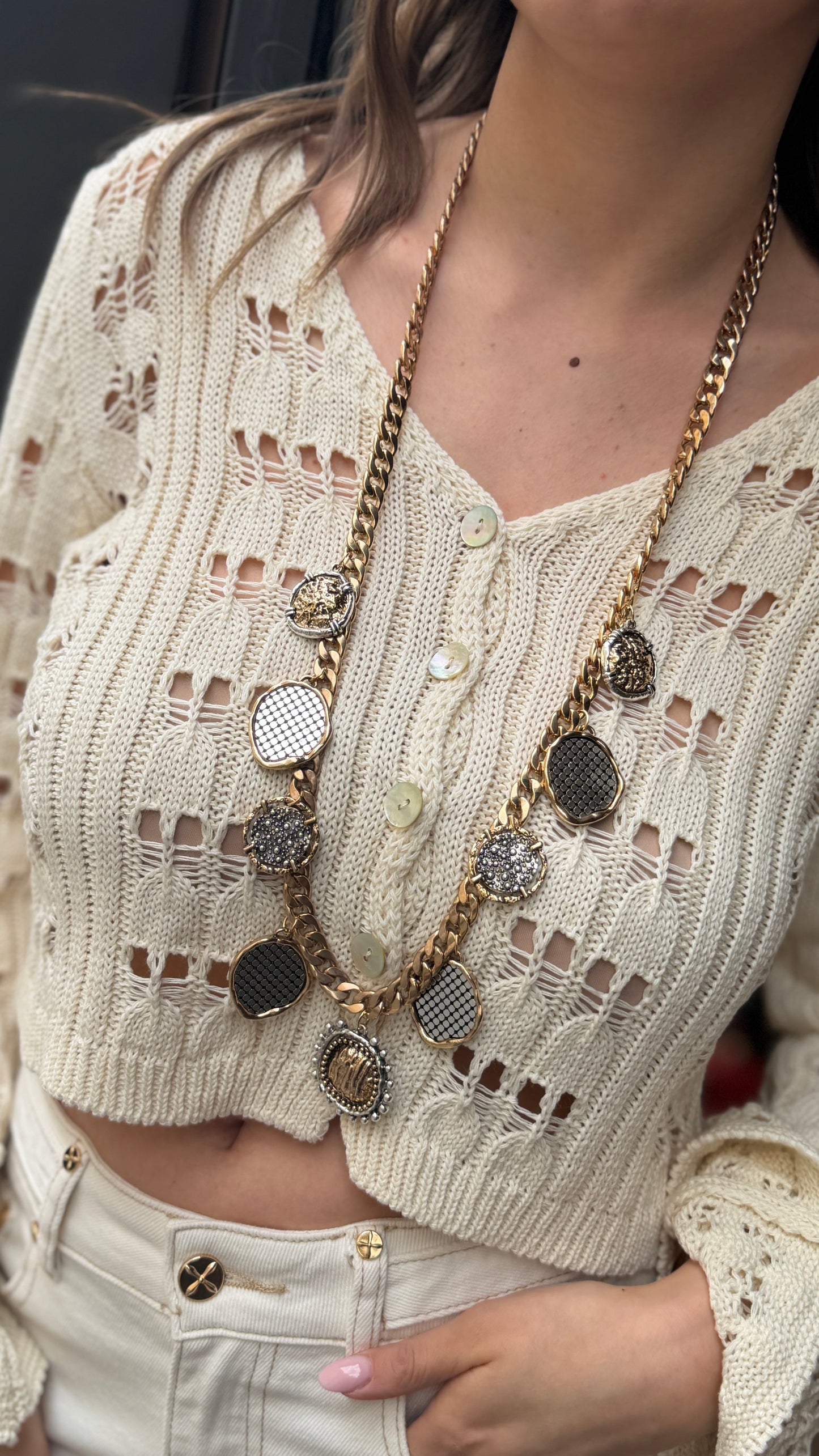 Collana lunga multi medaglia