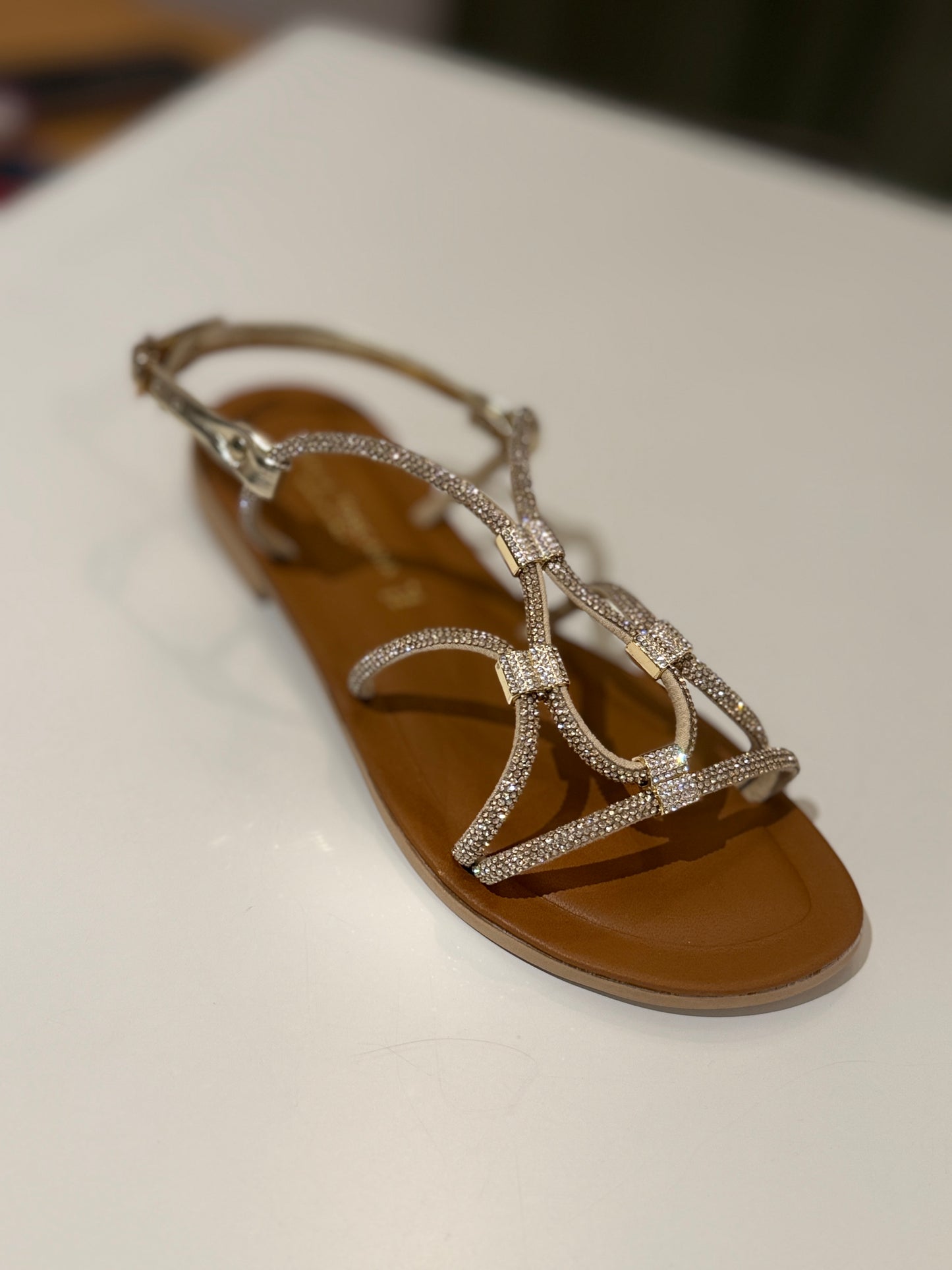 Donna Toscana Sandalo Flat strass con cinturino Platino