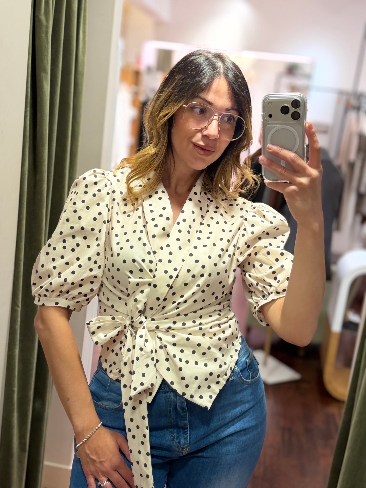 Camicia a pois con fiocco ( disponibile in più colori)