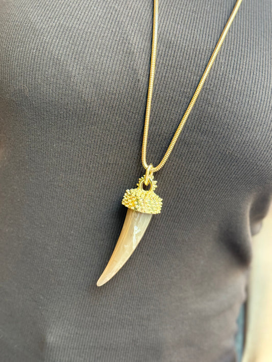 Collana lunga ciondolo corno (NERO E TORTORA)