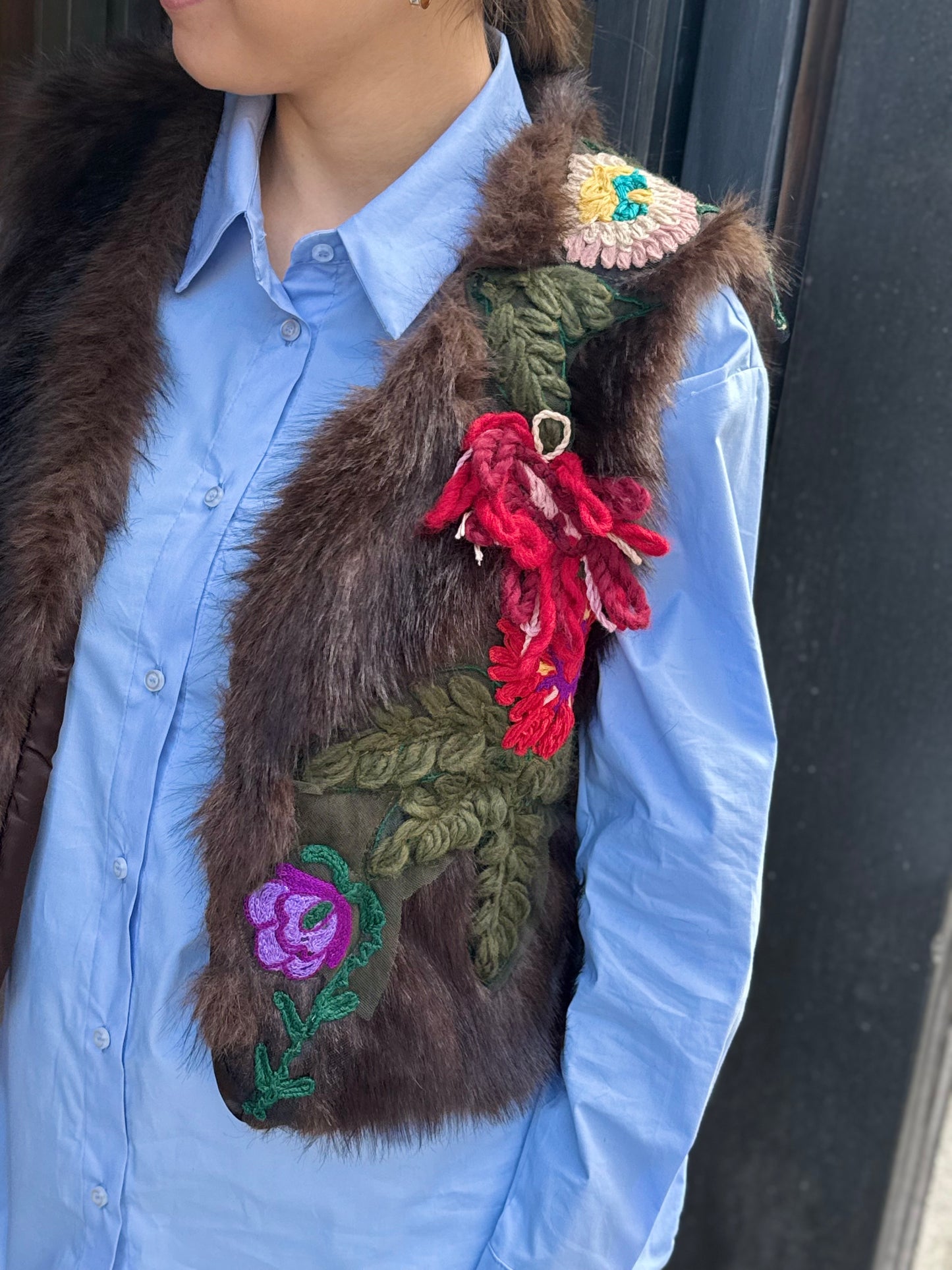 Tensione In Gilet ecopelliccia con ricami