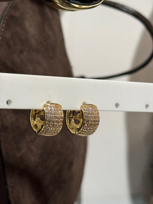 Orecchini medi cerchio con dettaglio strass ORO