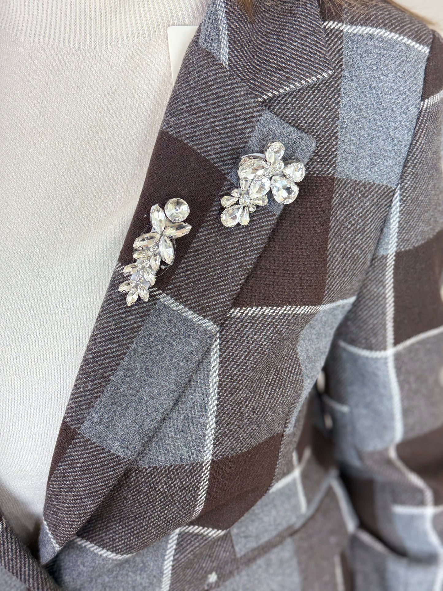 Tensione In giacca monopetto quadro con spille GRIGIO/MORO