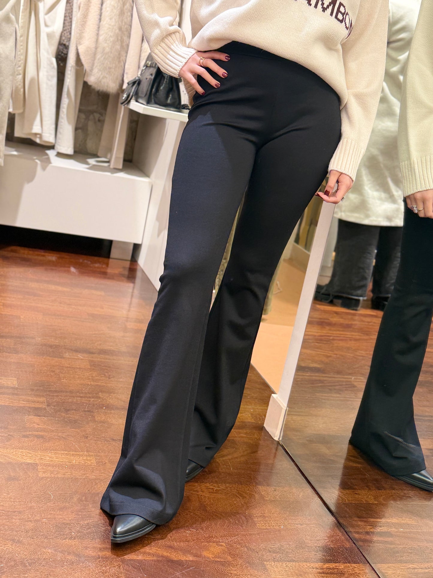 Pantalone a zampa in punto milano NERO