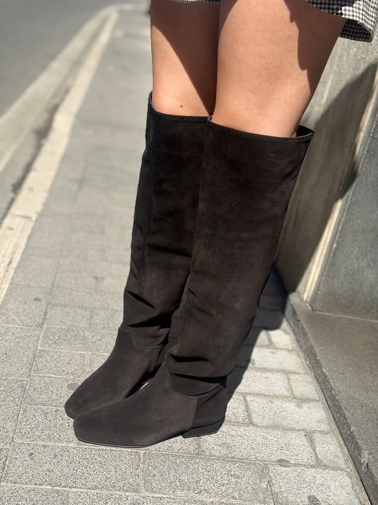Elisa Lanci Stivale alto in suede NERO
