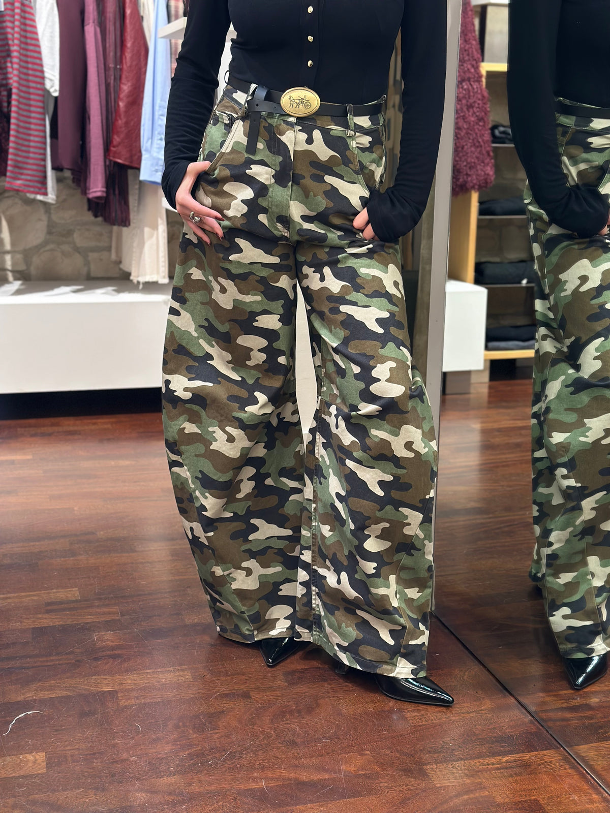 Tensione in pantalone camouflage cintura carrozza