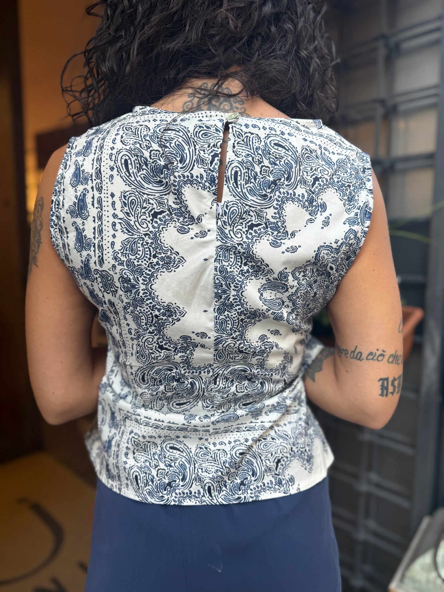 Top fiocco laterale in fantasia Bianco/blu