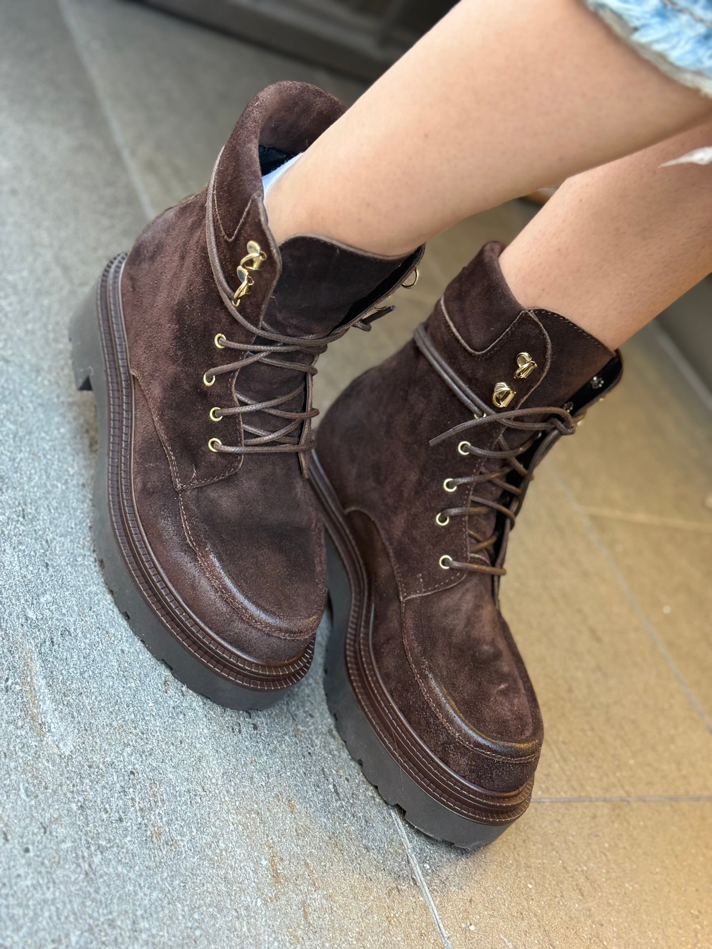 Anfibio in pelle scamosciata MORO