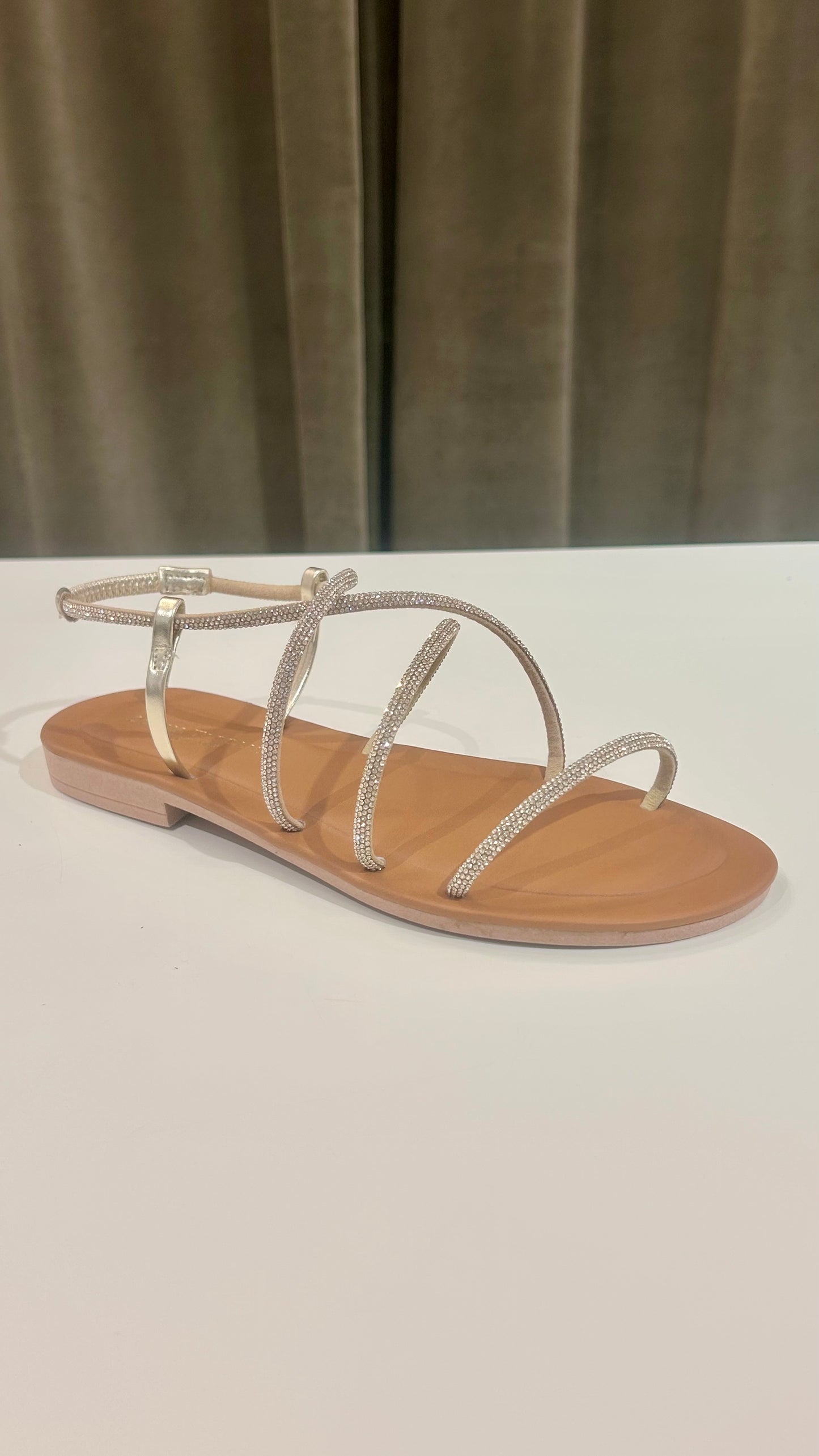 Sandalo flat con strass PLATINO