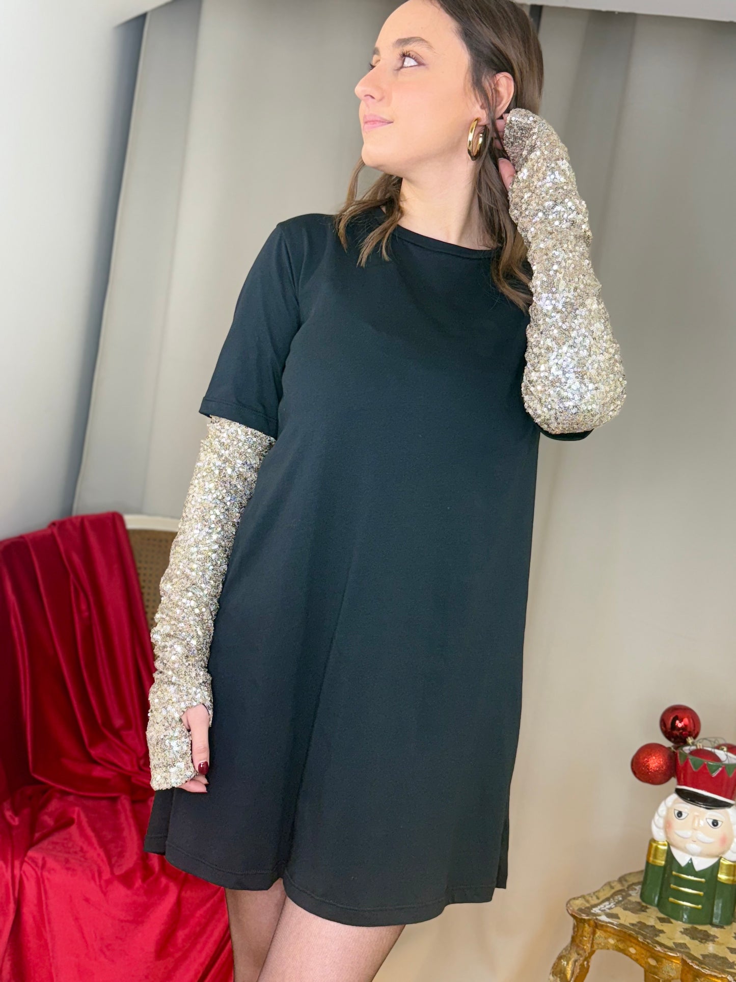 Tensione in Mini abito Jersey con manicotto in paillettes NERO/ORO