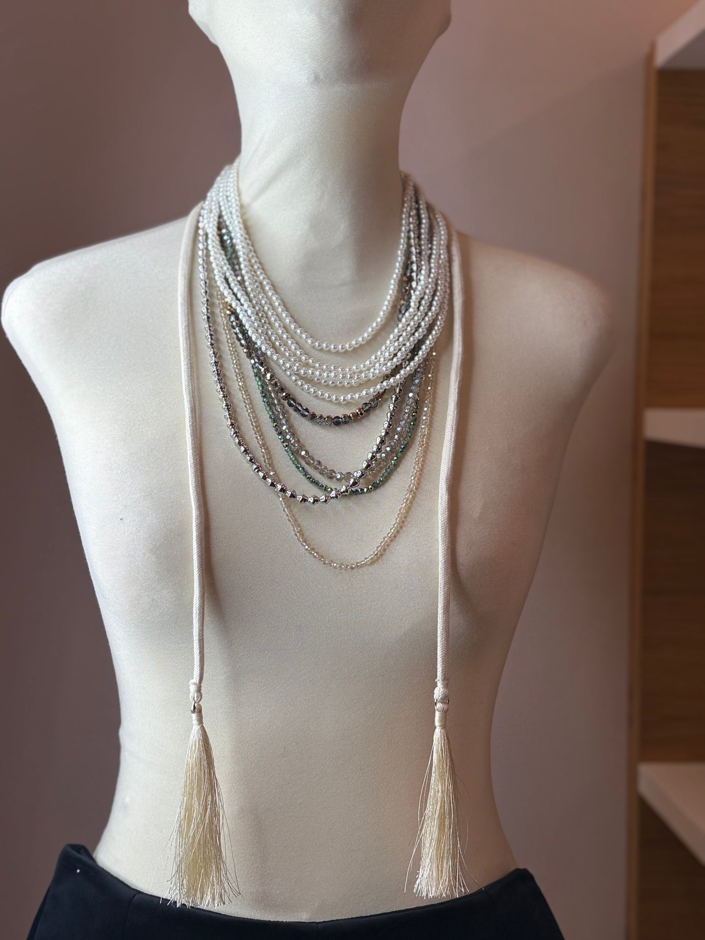 Collana multipla con perle e cordino