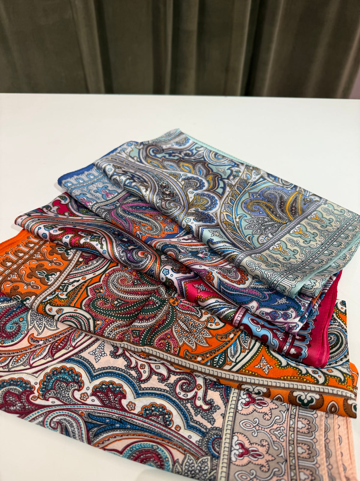 Foulard stampa Bandana misto seta (disponibili in più colori)