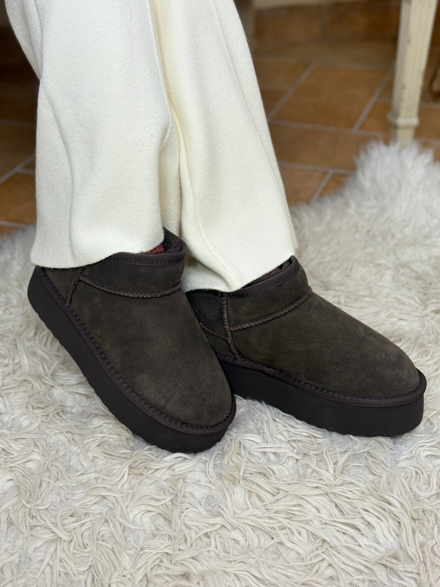 Ovyé stivaletto scavigliato in camoscio MORO