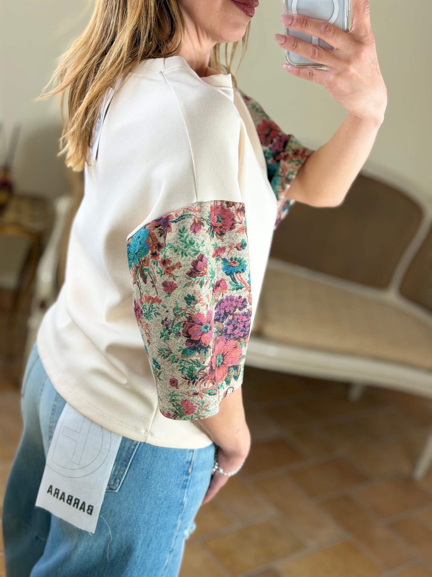T-shirt  burro con maniche stampa floreale