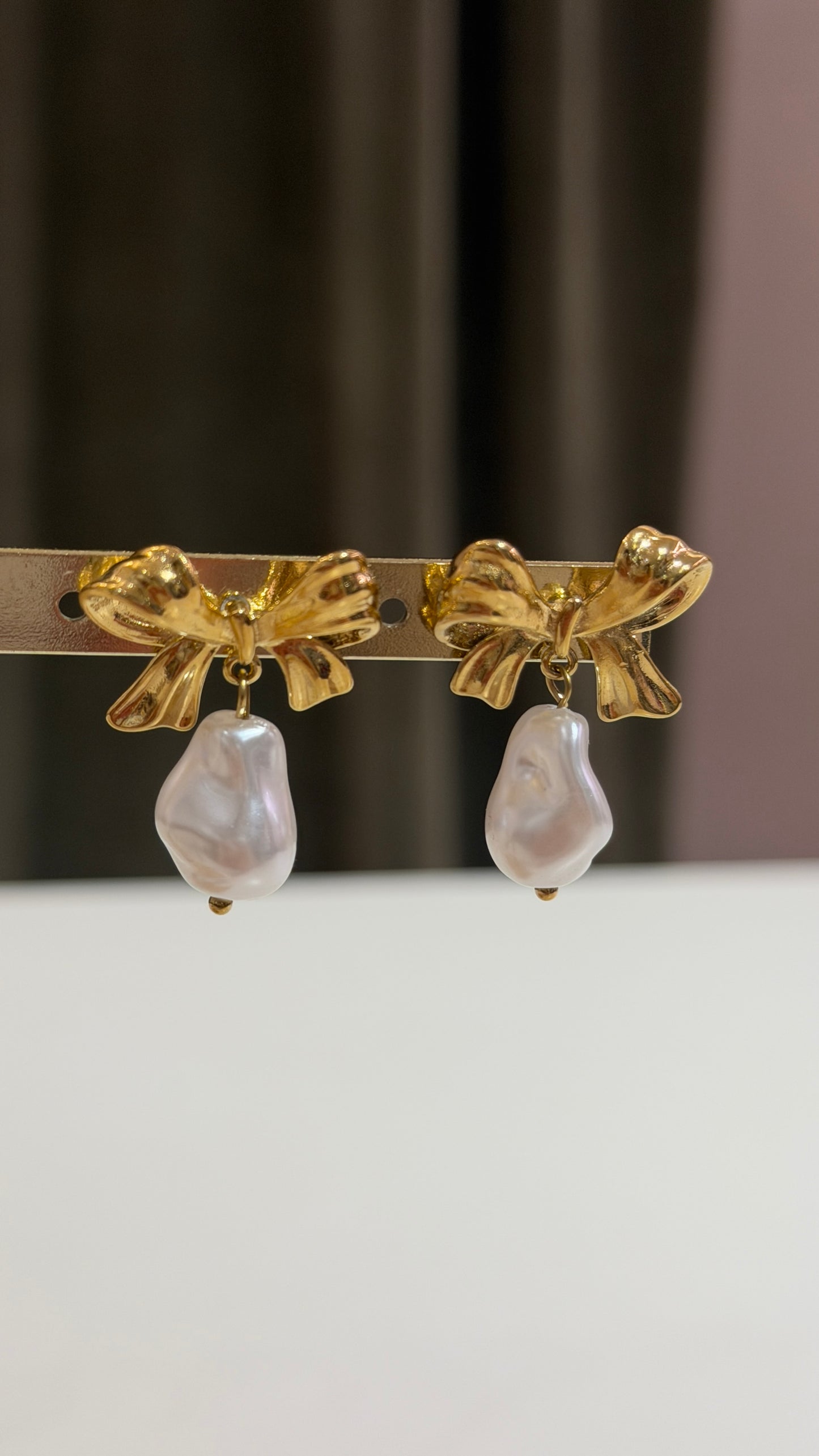 Orecchini fiocchi con perla pendente Oro