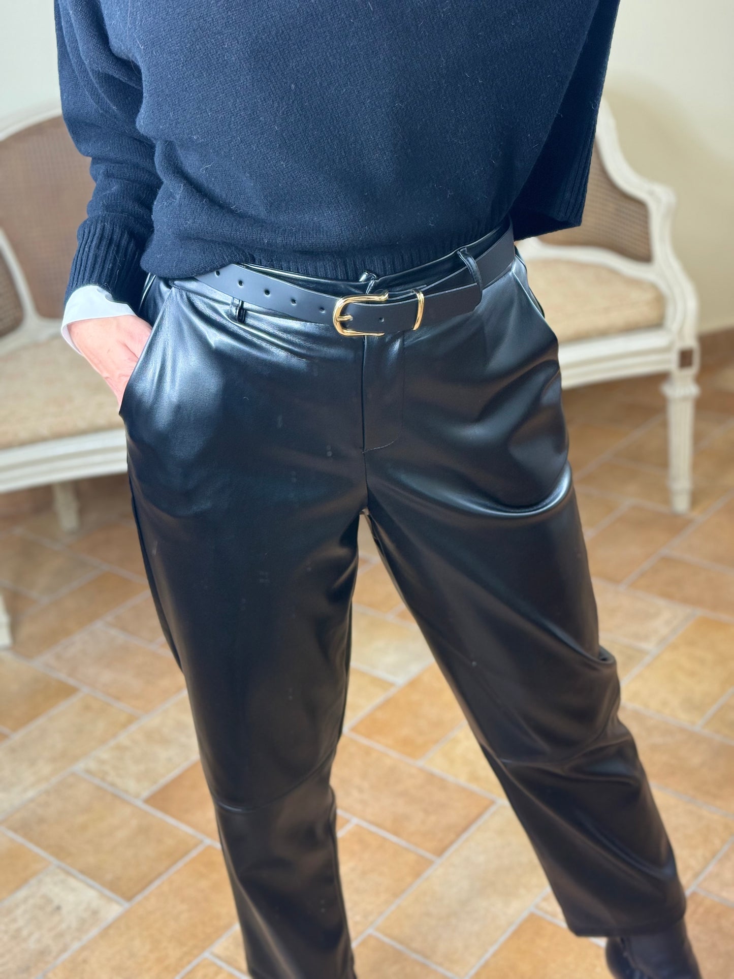 Tensione In Pantalone CARROT in ecopelle NERO