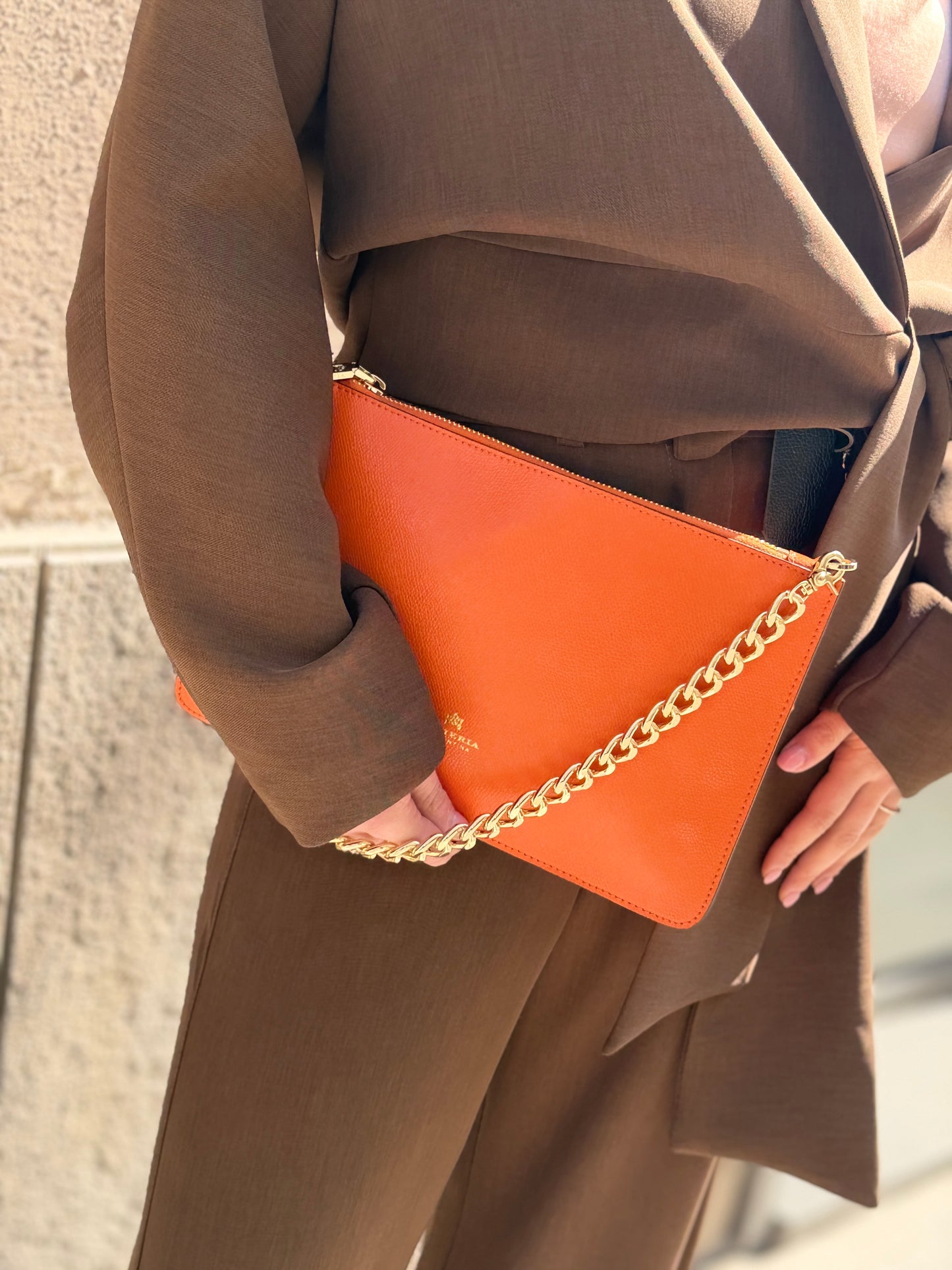 Cuoieria Fiorentina ALICE Pochette media con bracciale ARANCIO