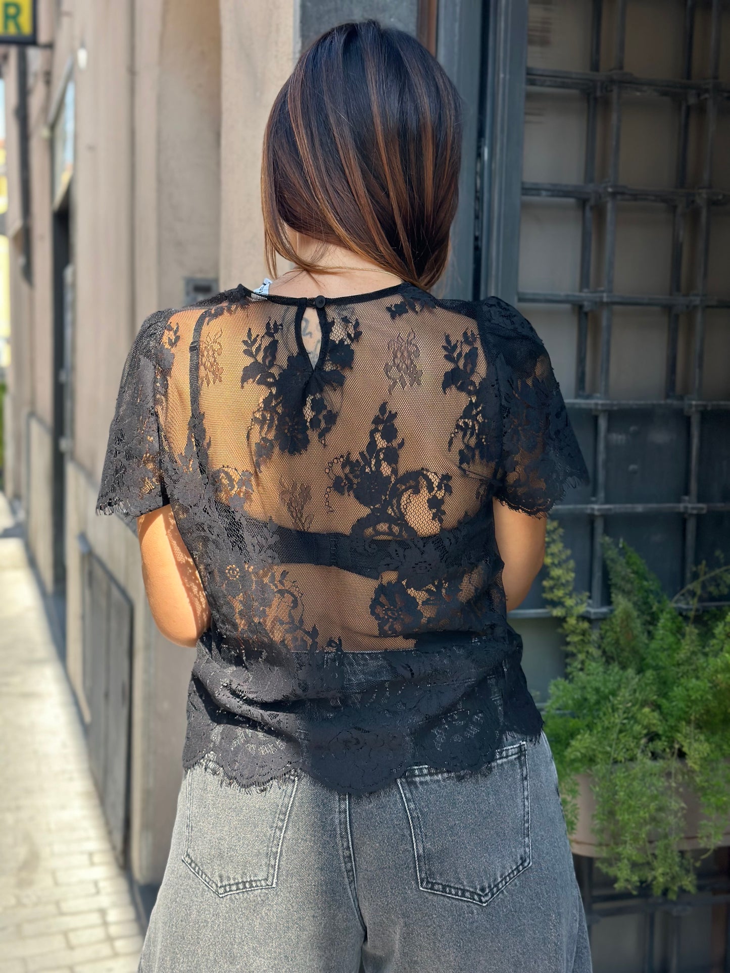 Tensione In Blusa in pizzo NERO manica corta