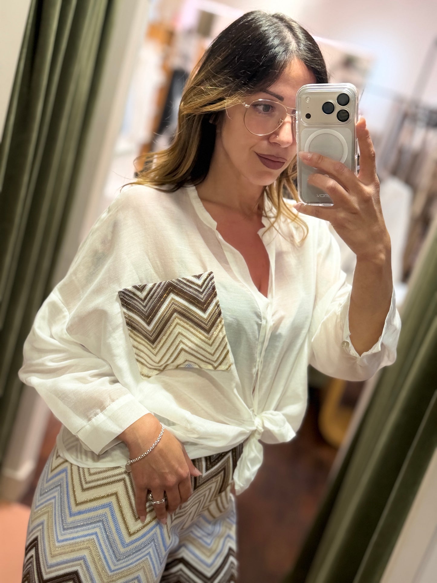 Tensione in Camicia bianca con taschino Zig zag
