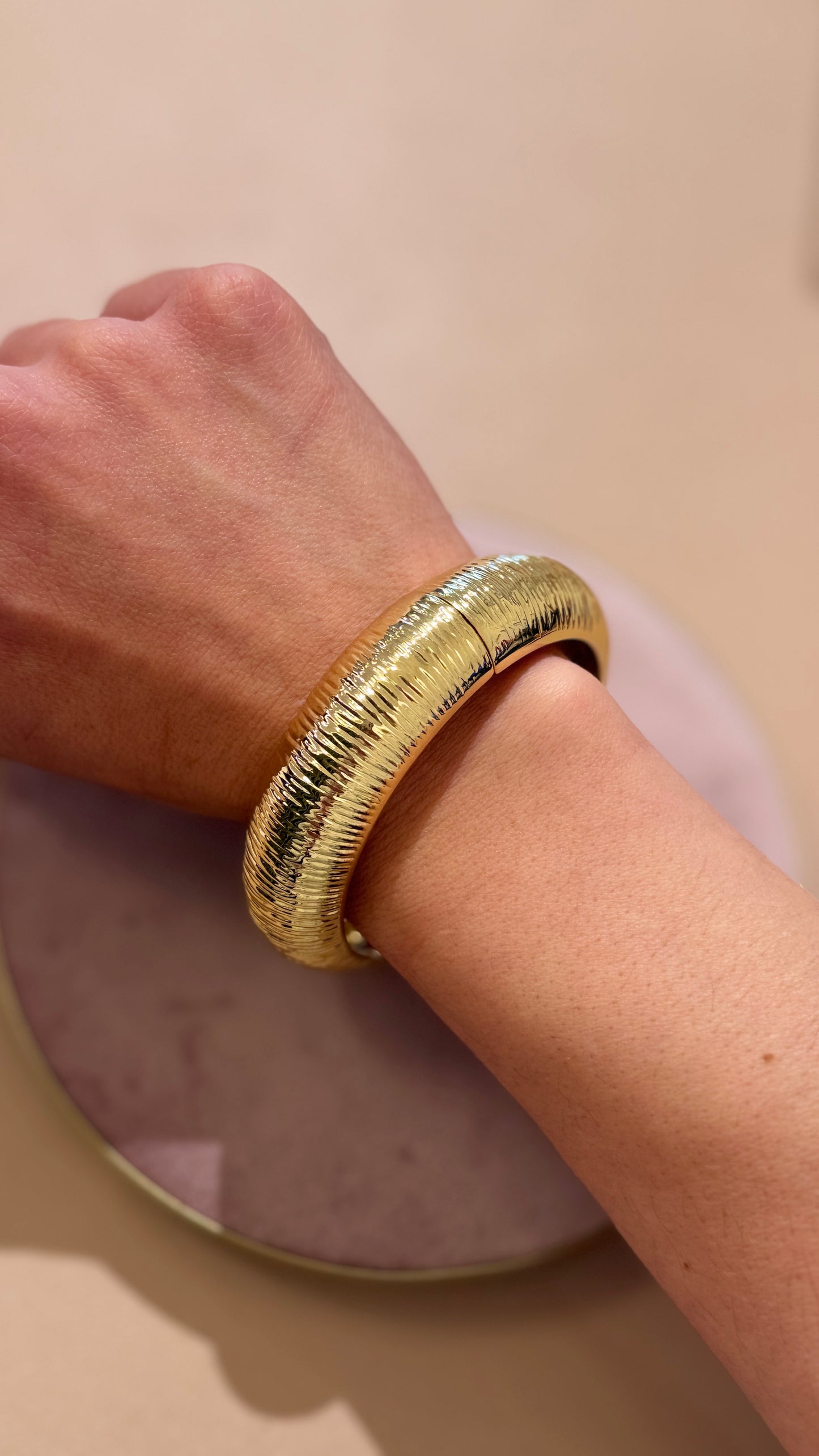 Bracciale zigrinato rigido Oro