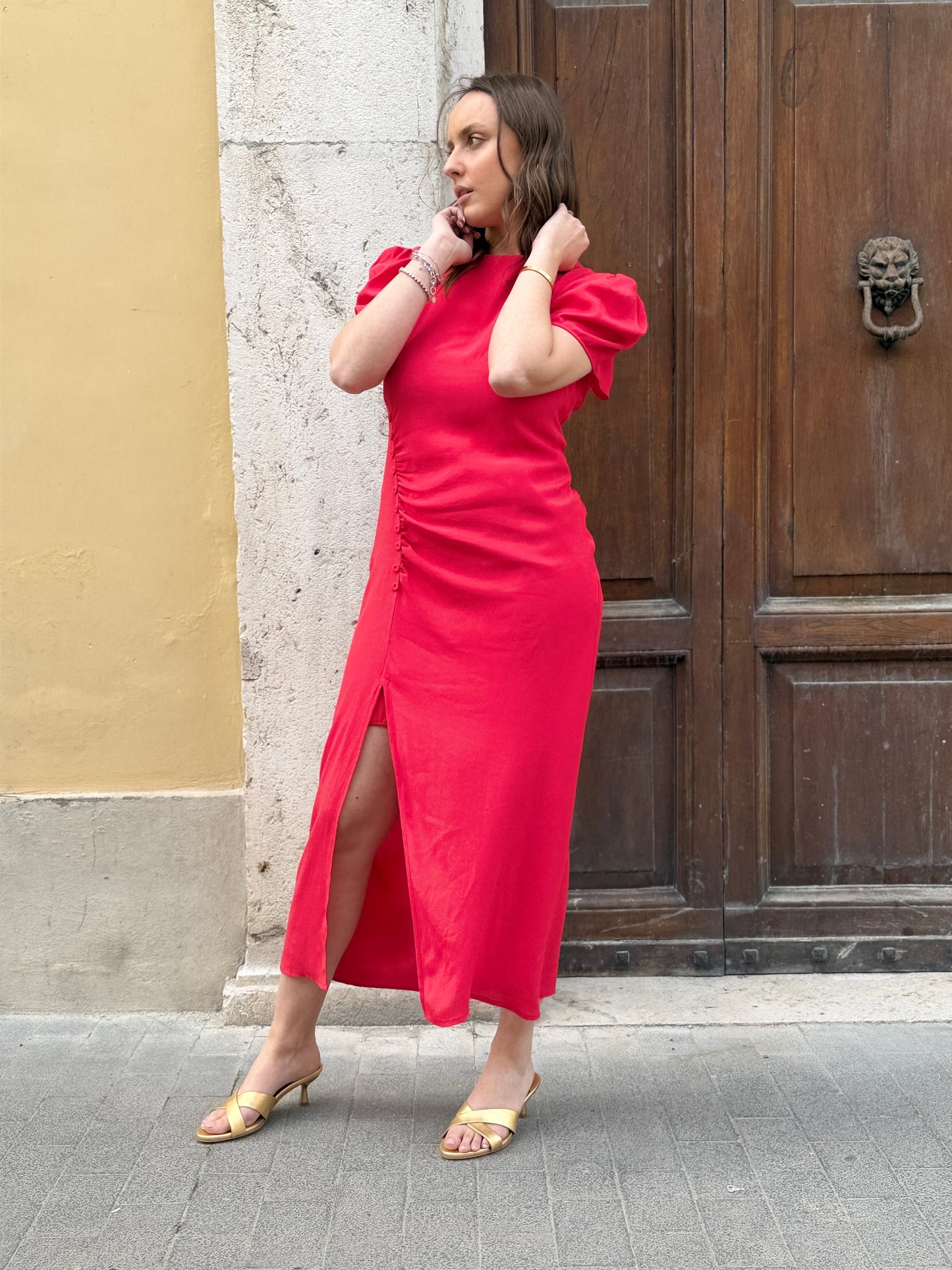 Tensione in Abito Rosso