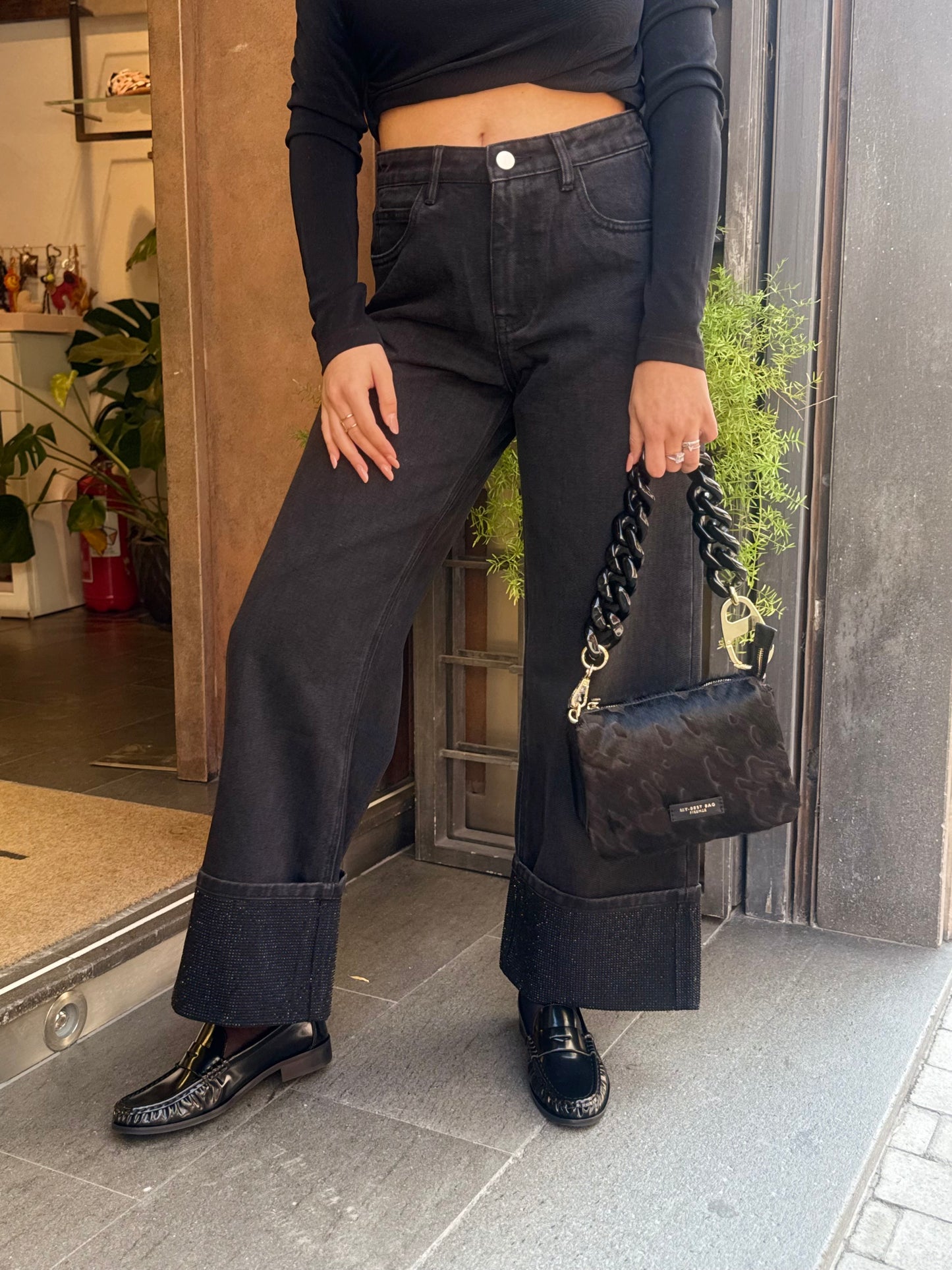 Eleh jeans nero con risvolto strass