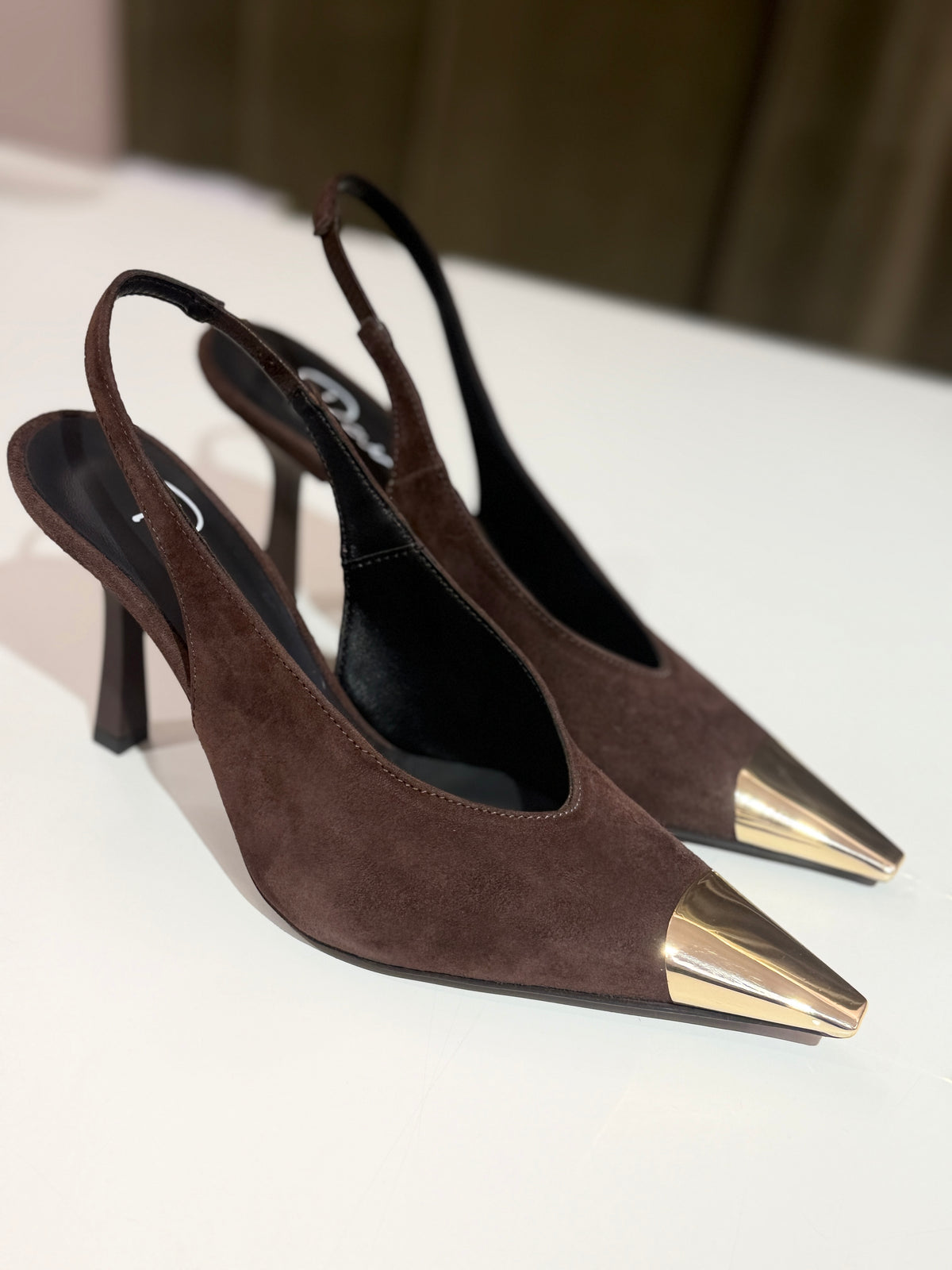 Slingback in camoscio MORO con puntale ORO